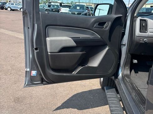 Used 2022 Chevrolet Colorado W/T RWD image 11