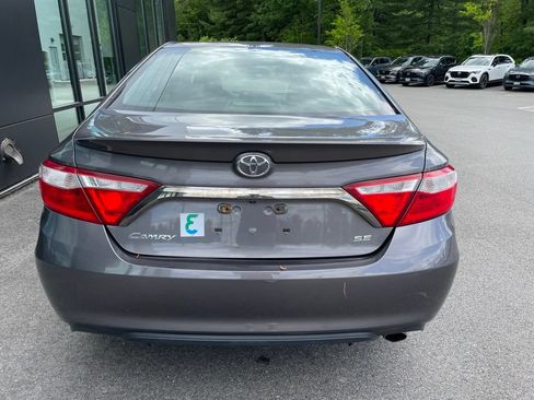 Used 2016 Toyota Camry SE w/ Moonroof Package FWD image 6