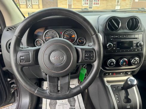 Used 2014 Jeep Compass Latitude AWD/4WD image 17