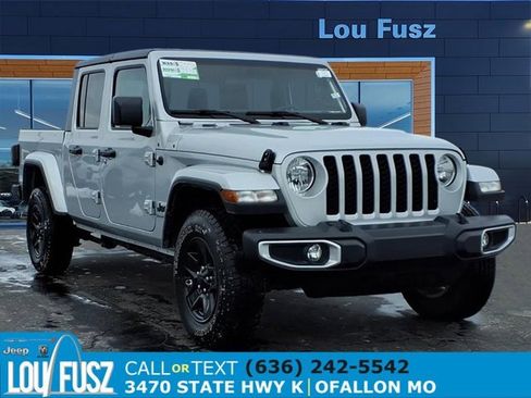 Used 2023 Jeep Gladiator Sport image 1