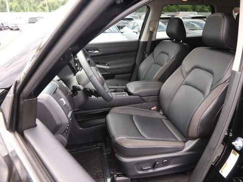 Certified 2025 Nissan Pathfinder SL w/ SL Premium Package FWD image 10
