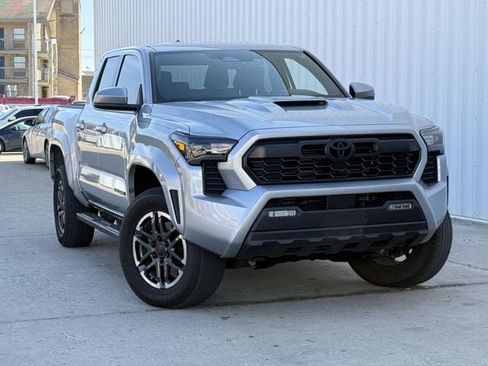 Used 2024 Toyota Tacoma TRD Sport image 2