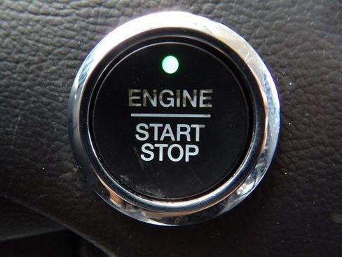 Used 2020 Ford Edge SE FWD image 19