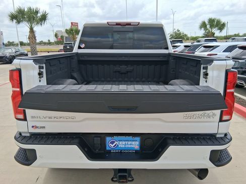 Used 2025 Chevrolet Silverado 2500 High Country w/ Technology Package AWD/4WD image 7