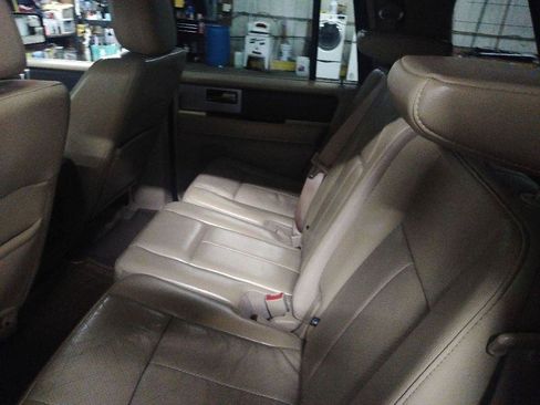Used 2014 Ford Expedition EL XLT w/ Equipment Group 202A AWD/4WD image 16