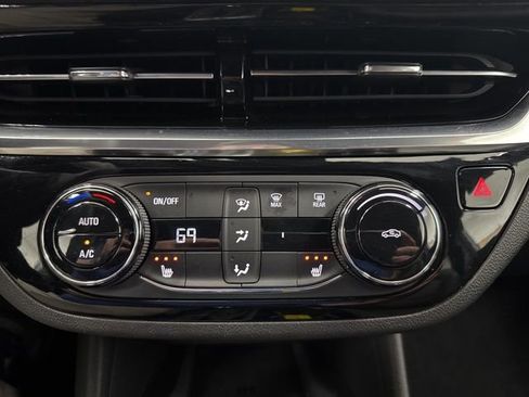 Used 2024 Buick Envista Sport Touring w/ Convenience I Package FWD image 17