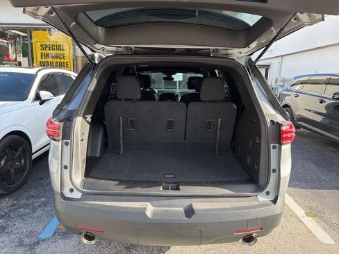 Used 2023 Chevrolet Traverse LT image 10
