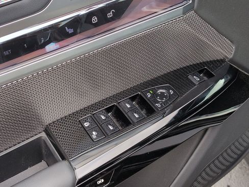 Used 2026 BMW 740i w/ Premium Package RWD image 15