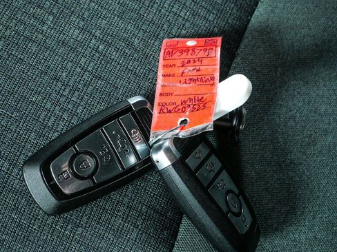 Used 2024 Ford F150 Lightning Flash AWD/4WD image 37