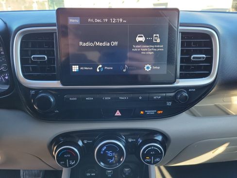 Used 2021 Hyundai Venue SEL image 9