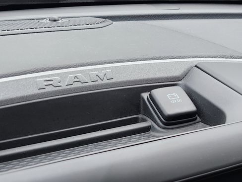 Used 2024 RAM 2500 Tradesman w/ Chrome Appearance Group image 31