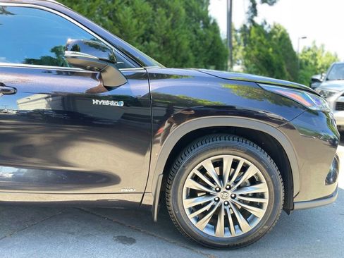 Used 2020 Toyota Highlander Platinum AWD/4WD image 2