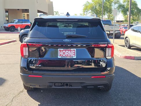 New 2025 Ford Explorer Active image 3