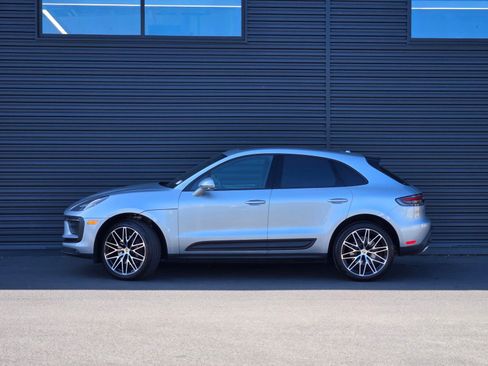 Certified 2025 Porsche Macan AWD/4WD image 3