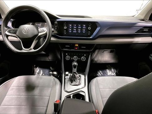 Used 2024 Volkswagen Taos SE image 15