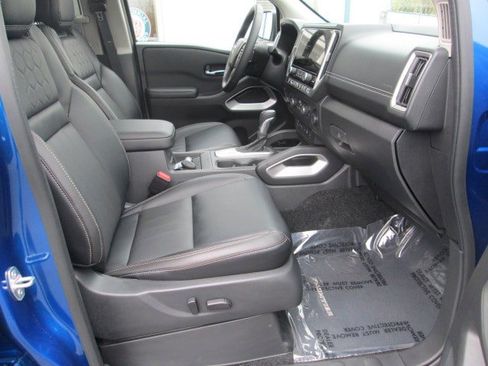 Used 2025 Nissan Frontier SL AWD/4WD image 13