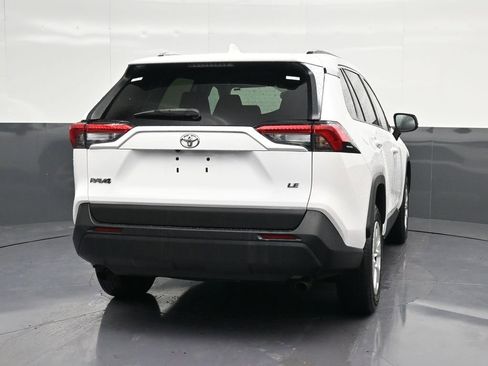 Used 2020 Toyota RAV4 LE FWD image 2
