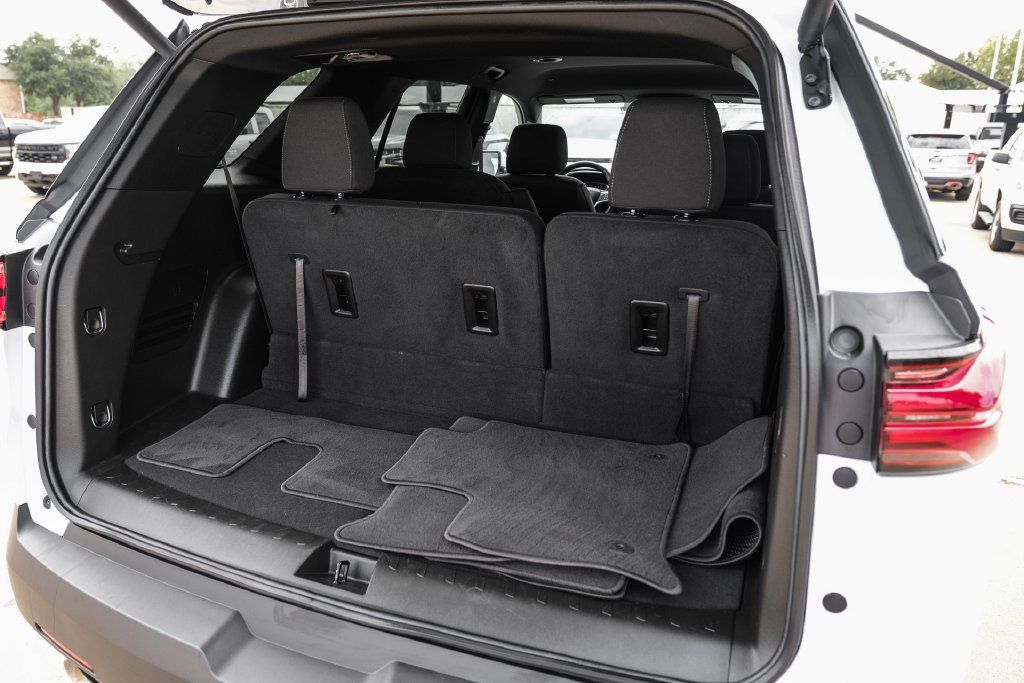 Used 2023 Chevrolet Traverse LT AWD/4WD image 61