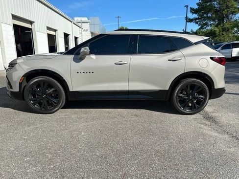 Used 2021 Chevrolet Blazer RS w/ Enhanced Convenience Package FWD image 2
