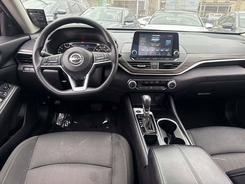 Used 2024 Nissan Altima 2.5 SV image 16