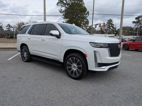 Used 2021 Cadillac Escalade Premium Luxury image 2