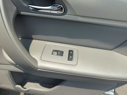 Used 2015 Chevrolet Traverse LT FWD image 35