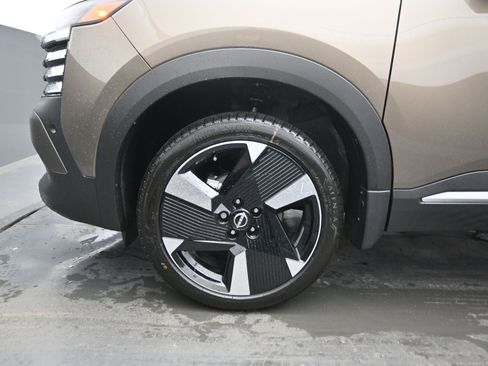 New 2026 Nissan Kicks SR image 9