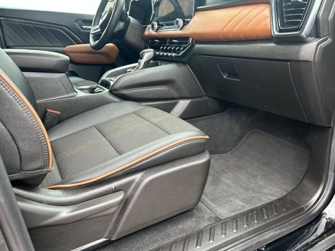 Used 2024 GMC Canyon AT4 image 16