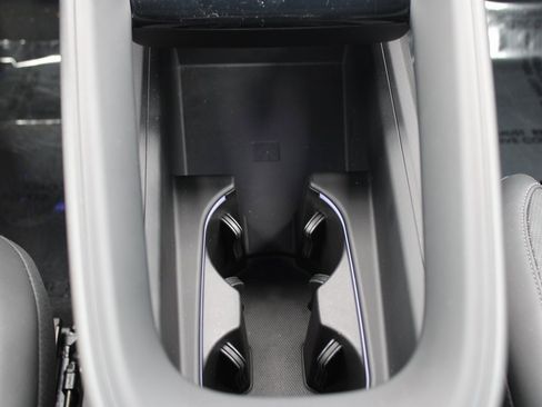 Used 2024 Porsche Macan 4 Electric image 26