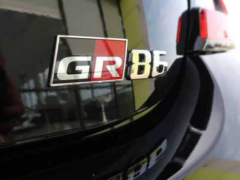 Used 2025 Toyota GR86 image 42