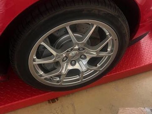 Used 2005 Ford GT RWD image 11