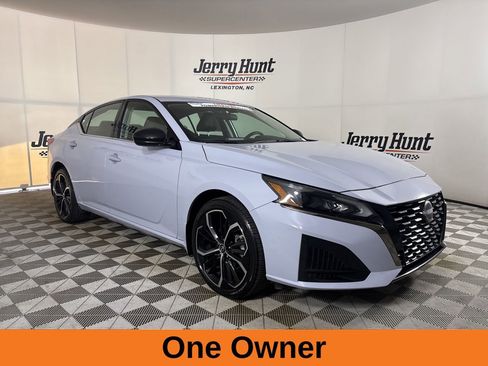 Used 2025 Nissan Altima 2.5 SR AWD/4WD image 4