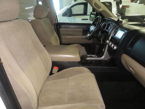 Used 2016 Toyota Sequoia SR5 AWD/4WD image 35