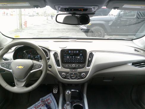 Used 2017 Chevrolet Malibu LT w/ Driver Confidence Package FWD image 20