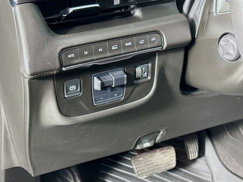 Used 2024 Cadillac Escalade ESV Sport Platinum w/ LPO, ONYX Package AWD/4WD image 10