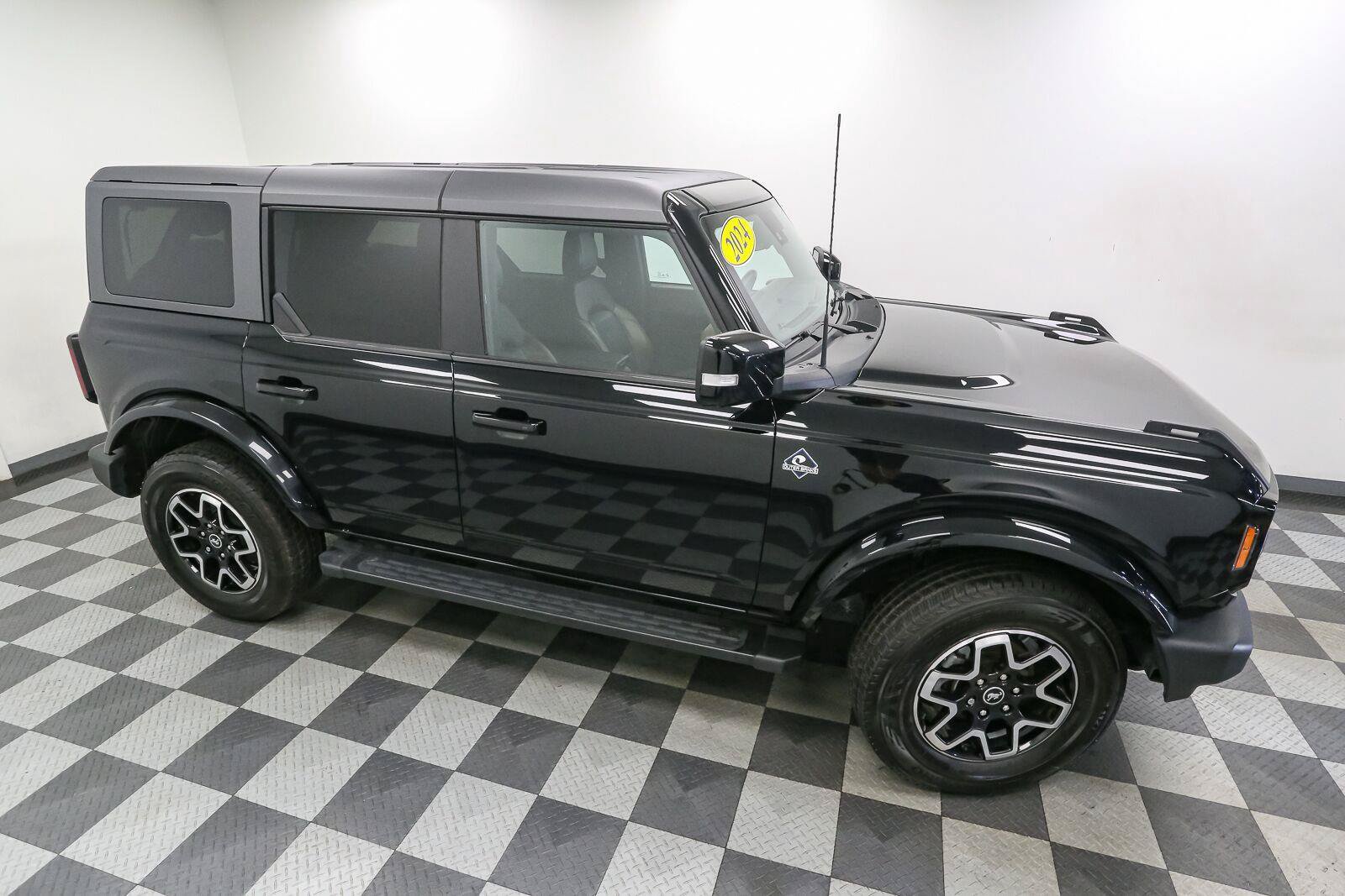 Used 2024 Ford Bronco Outer Banks AWD/4WD image 5