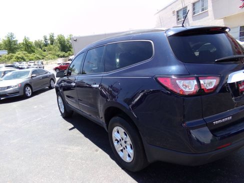 Used 2017 Chevrolet Traverse LS FWD image 35