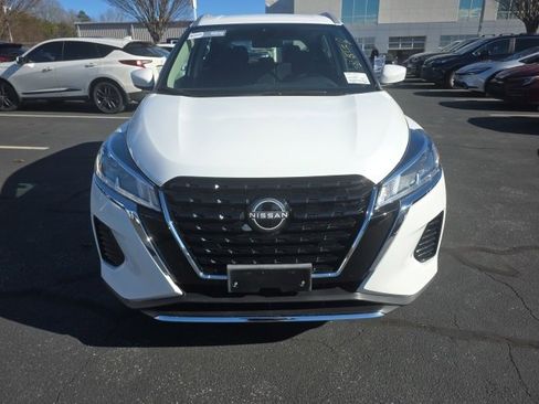 Used 2024 Nissan Kicks SV image 2