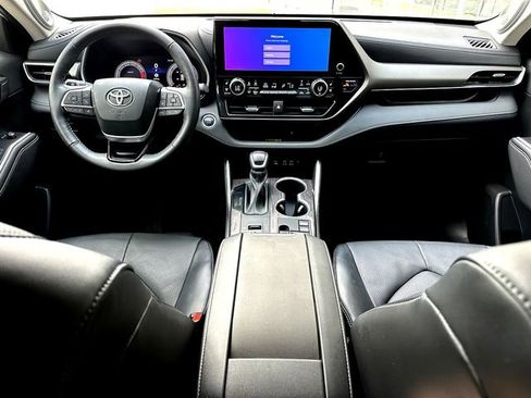 Used 2023 Toyota Highlander Limited image 29