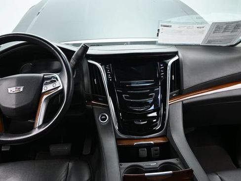 Used 2018 Cadillac Escalade ESV 4WD image 25
