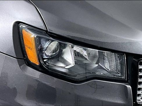 Used 2018 Jeep Grand Cherokee Altitude image 28