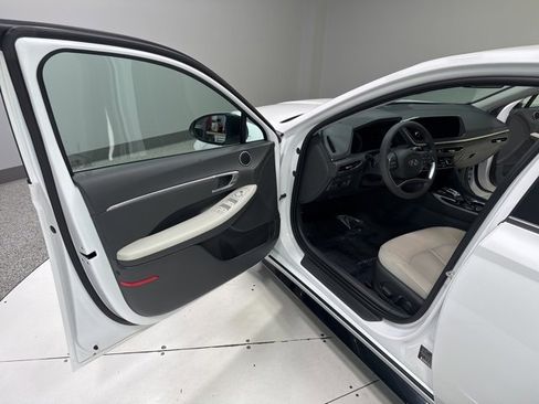 Used 2023 Hyundai Sonata SEL w/ Preferred Accessory Package image 8