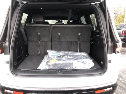 New 2026 Jeep Grand Wagoneer 4WD image 17