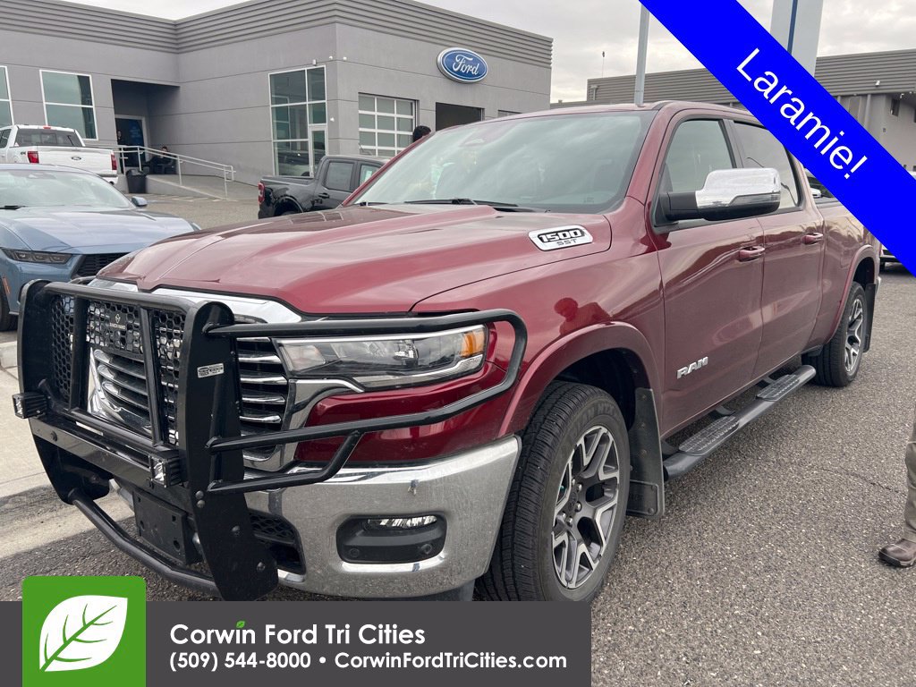 Used 2025 RAM 1500 Laramie AWD/4WD image 3