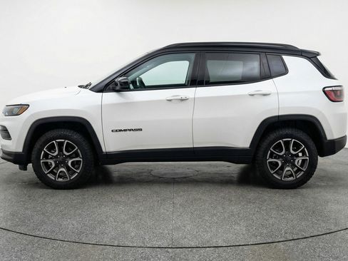 Used 2025 Jeep Compass Trailhawk AWD/4WD image 5