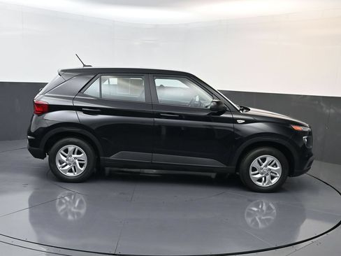 Certified 2026 Hyundai Venue SE FWD image 3