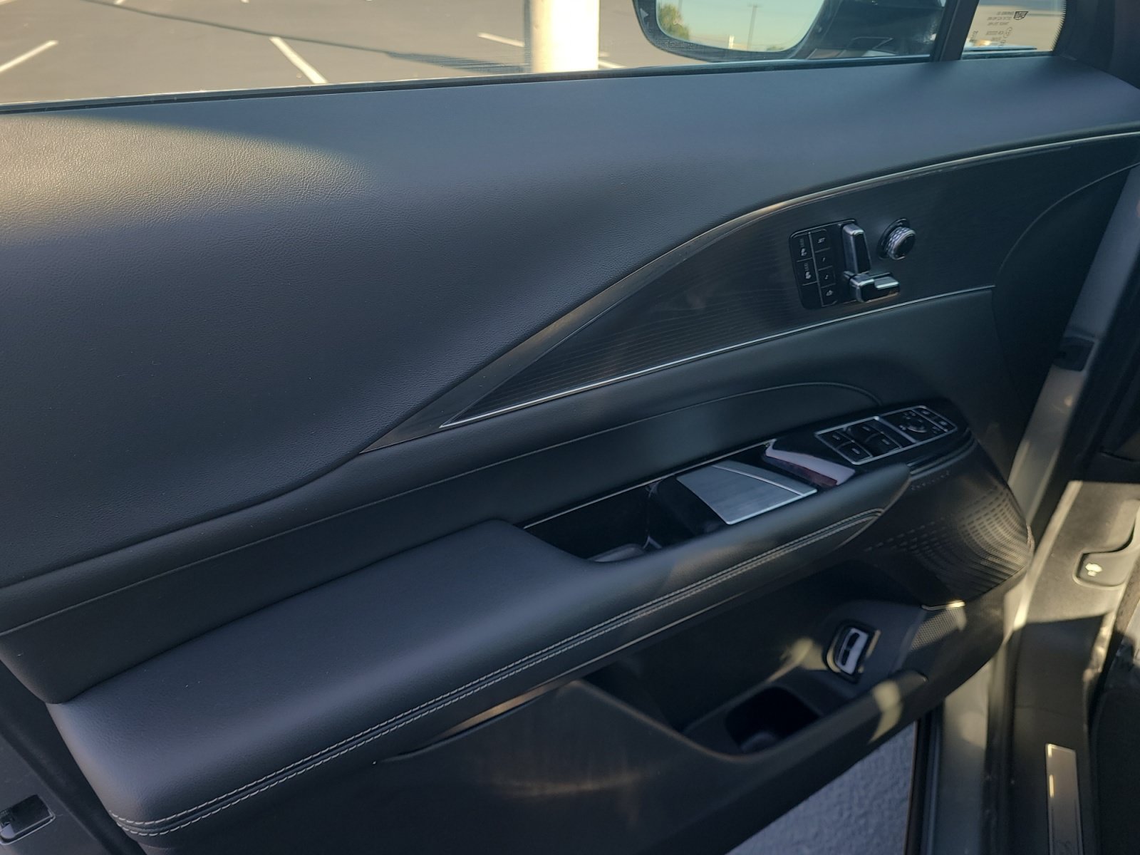 Used 2025 Cadillac Lyriq Sport AWD/4WD image 13