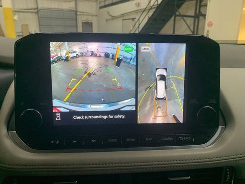 Used 2023 Nissan Rogue SL w/ SL Premium Package image 21