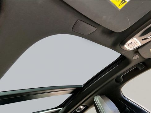 Used 2020 Volvo S60 T6 R-Design image 19