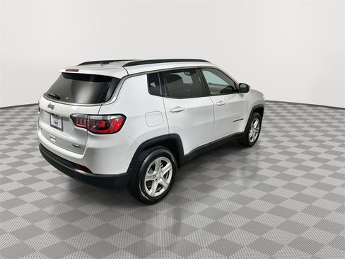 Used 2024 Jeep Compass Latitude image 8